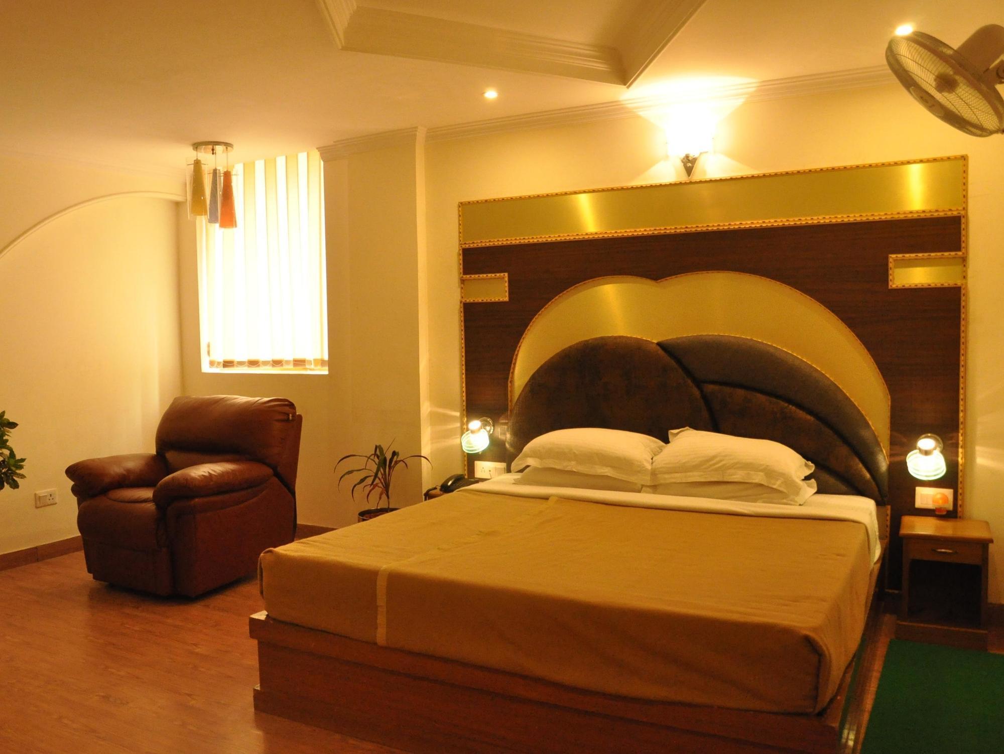 Treebo Calista, Patel Nagar Hotel Dehradun Luaran gambar